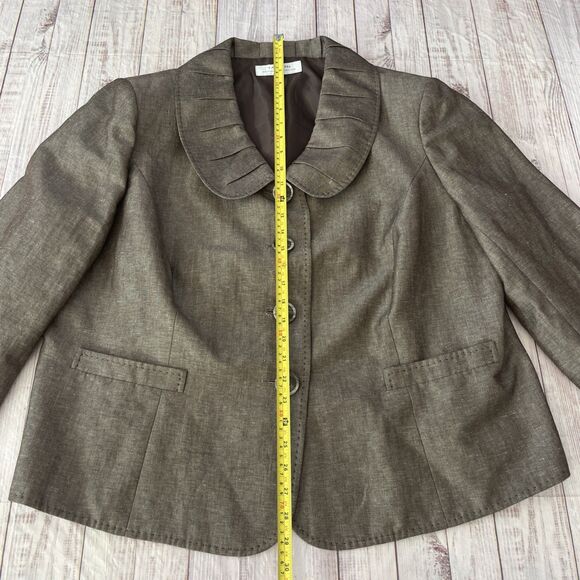 Tahari Arthur S Levine Women's Blazer 4 Button, Wide Scalloped Lapels Size 20W, - Picture 3 of 10